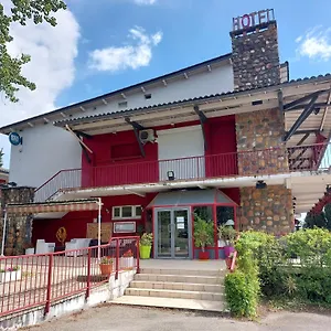 https://hotel-relais-des-garrigues.midi-pyreneeshotels.com